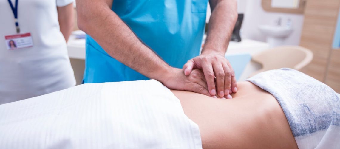 Douleurs au foie : comment les reconnaître et les traiter ?